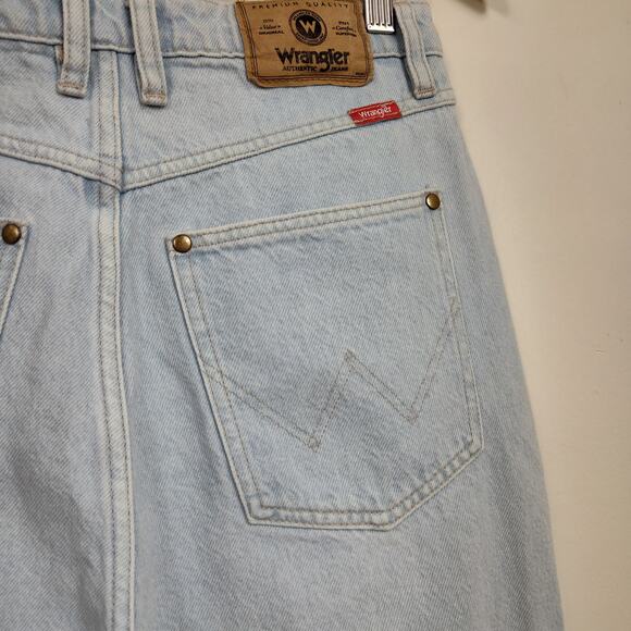WRANGLER DISTRESSED HIGH WAISTED JEANS LITA WOMEN SIZE 10 BUTTONFLY  LIGHT WASH - Picture 9 of 17